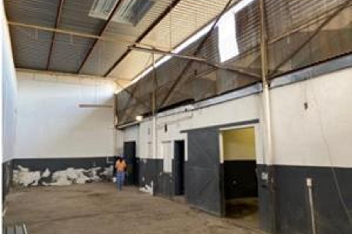 Office and Warehouse For Sale in Lafrenz Industrial - Photo 3