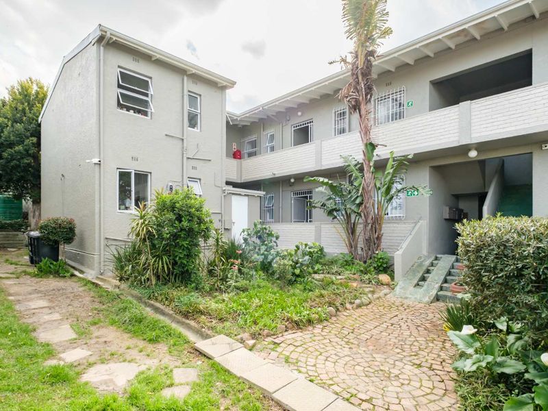 Hello First Time Buyers, Young Professionals and Investors! - Photo 2