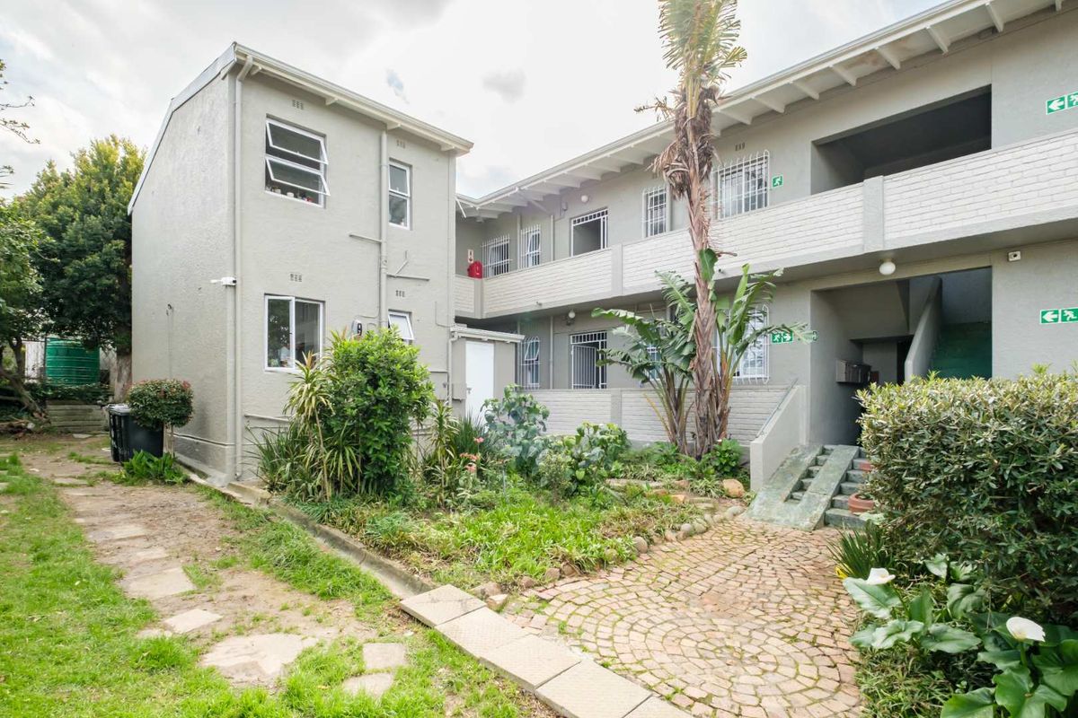 Hello First Time Buyers, Young Professionals and Investors! - Photo 2