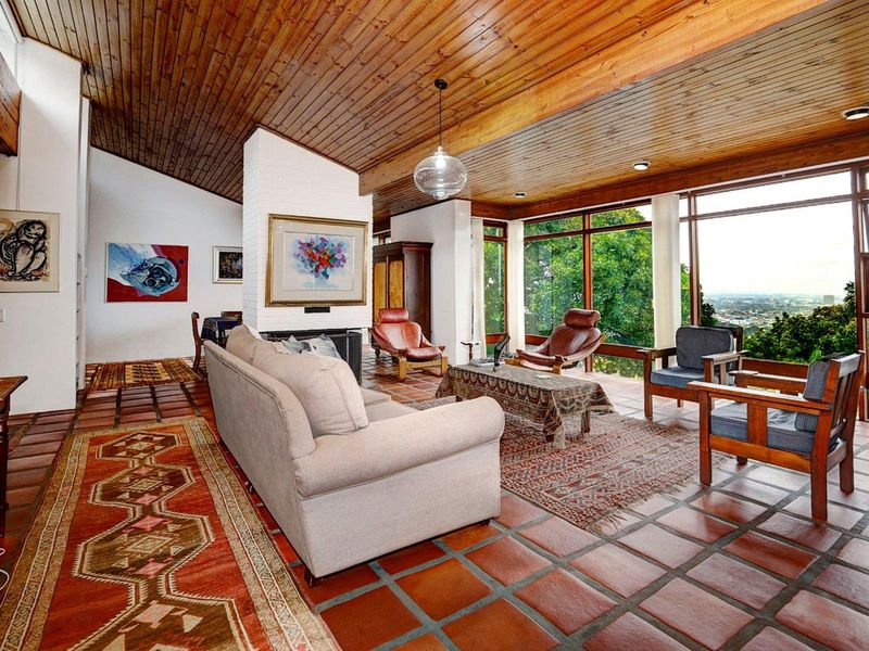 Surround yourself with character and style! - Photo 9