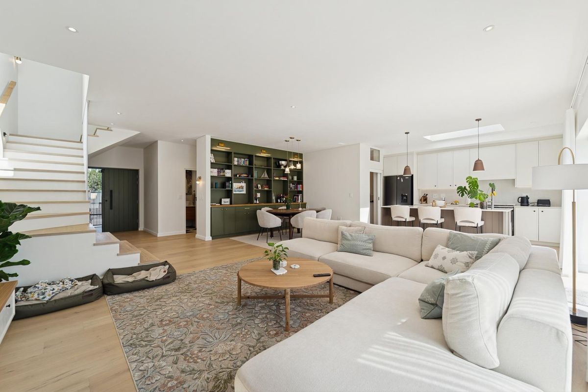 Modern Elegance Meets Effortless Living Brand-New 4-Bedroom Home – in the new Estate, Sandelwood, SandownCape Town HOME STILL TO BE BUILT – VAT INCLUDED / NO TR - Photo 2