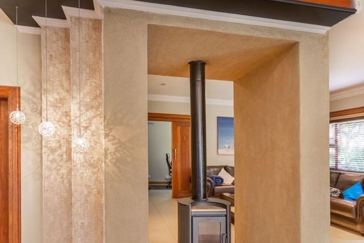 PRIVACY, POSITIONING, PRICE, PROPERTY PERFECTION! - Photo 4