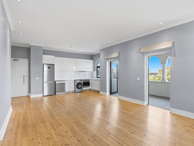 Stylish 2-Bedroom Apartment - PET FRIENDLY - AVAILABLE IMMEDIATELY - Photo 9