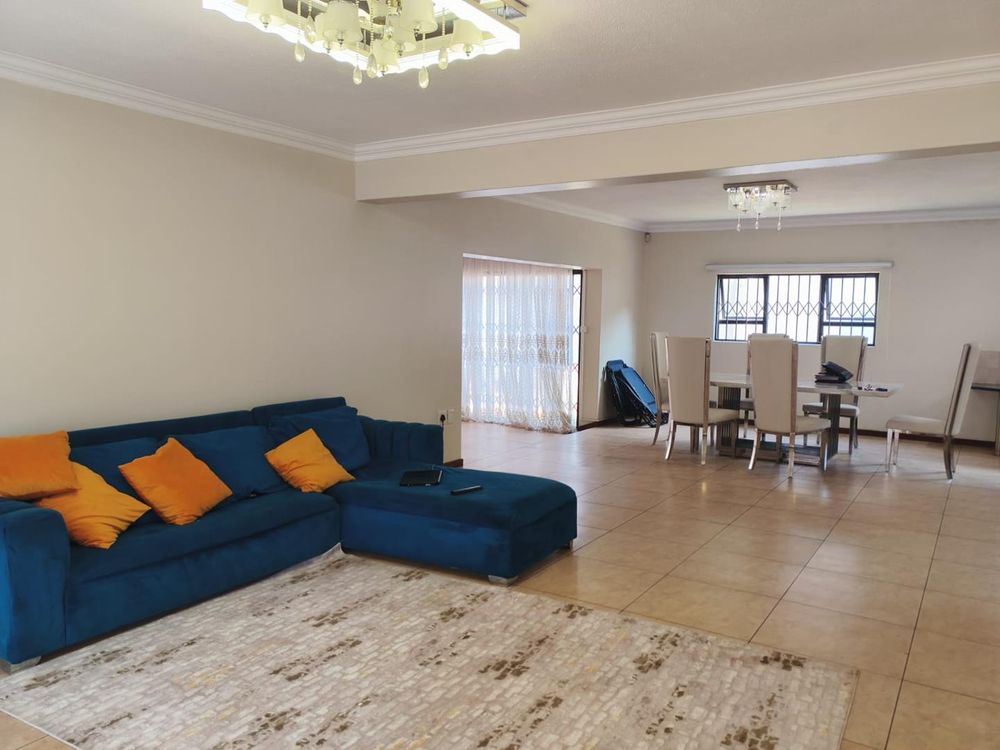 dining area walk out to a enclose braai area