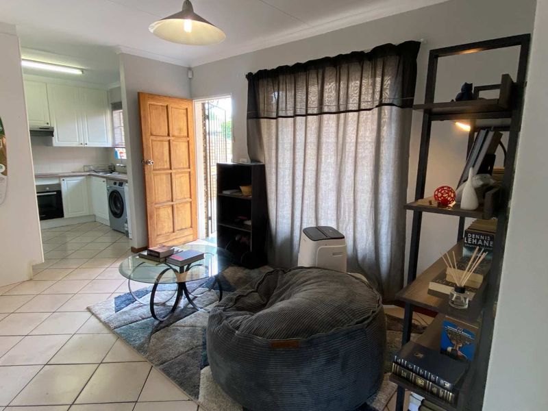 2 Bedroom Townhouse in Highveld Estate. - Photo 9