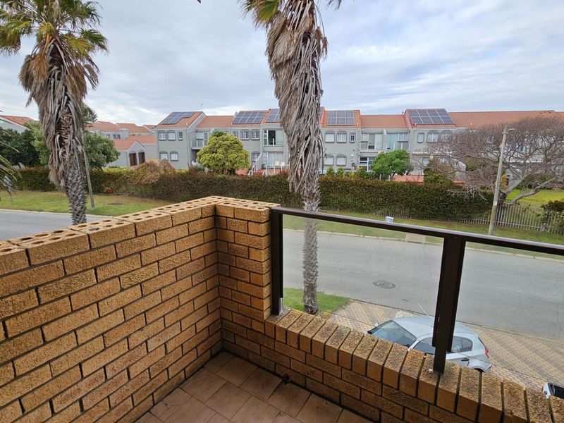 Beach living: 7 Bedroom, easy upkeep home - Photo 7