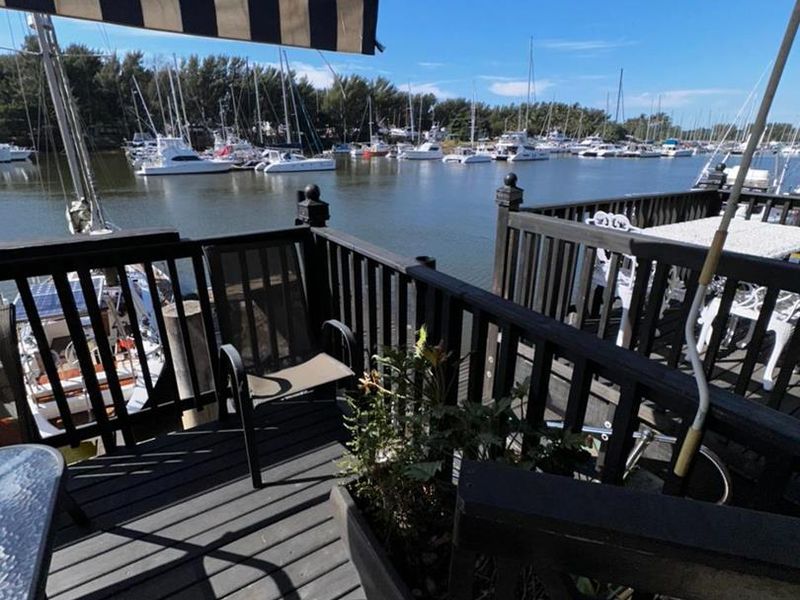 ⚓ Waterfront Luxury Living with Private Jetty & 42ft Yacht Included! ⚓ - Photo 3