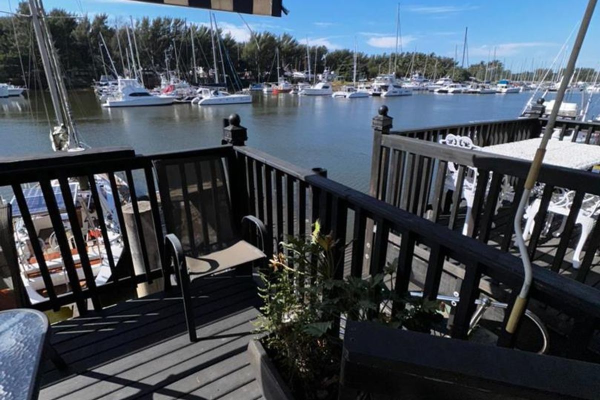 ⚓ Waterfront Luxury Living with Private Jetty & 42ft Yacht Included! ⚓ - Photo 3