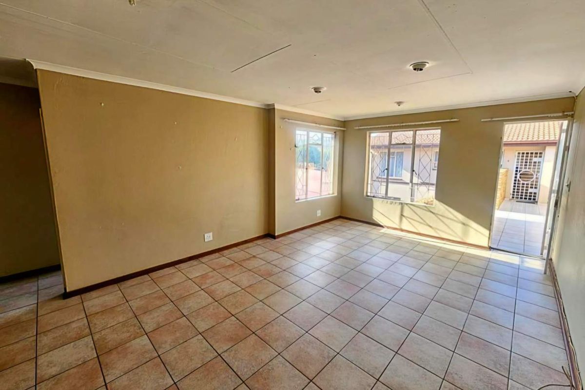 2 Bedroom Townhouse for Sale in New Redruth - Photo 3