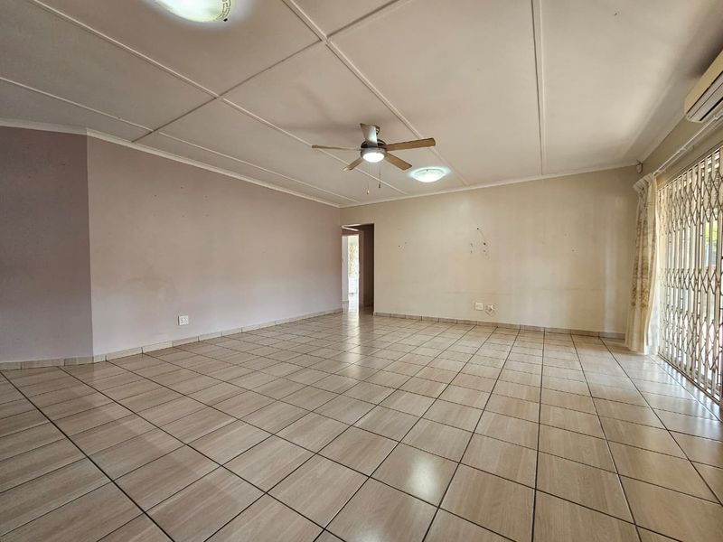 Four-Bedroom Family Home with Pool and Braai in Arboretum - Photo 5