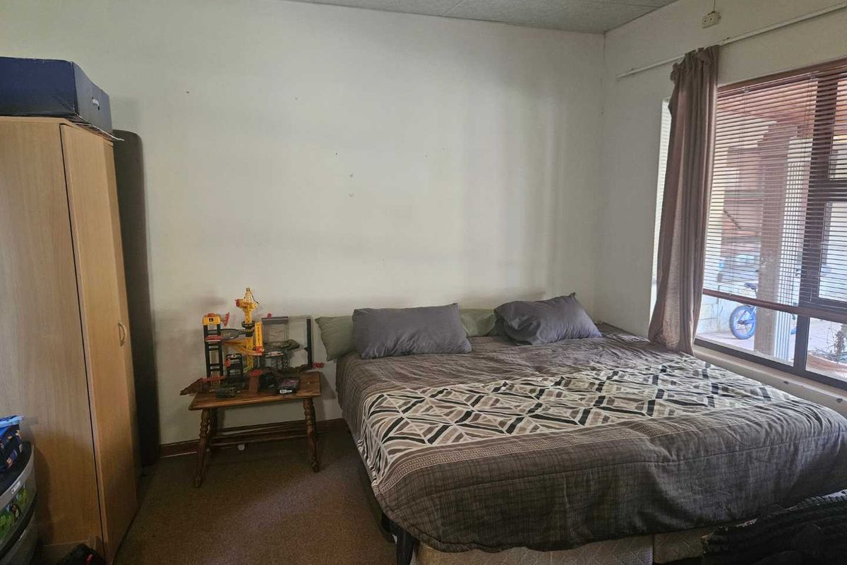 Two bedroom House with flat in Magersfontein - Photo 3