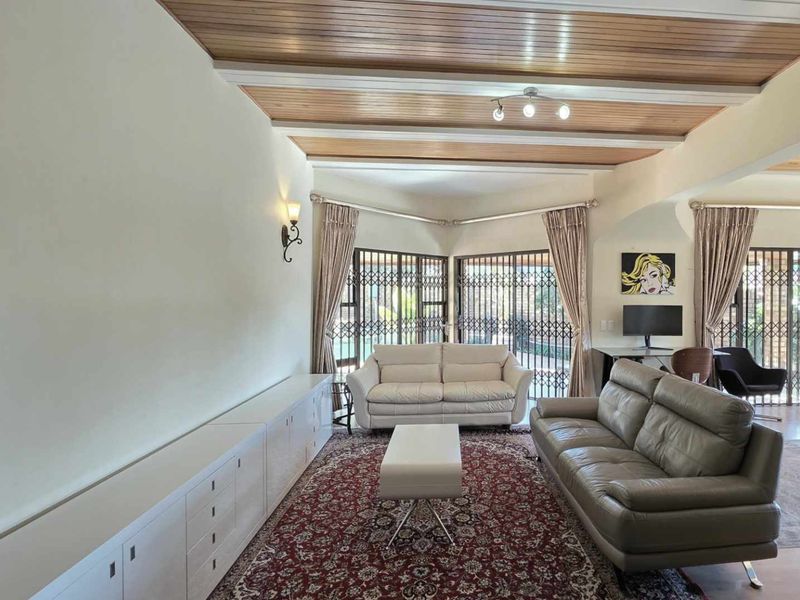 Large 3 Bedroom Sandton Townhouse with Large Garden and Sparkling Swimming Pool and  Full Separate “Cottage” - Photo 5