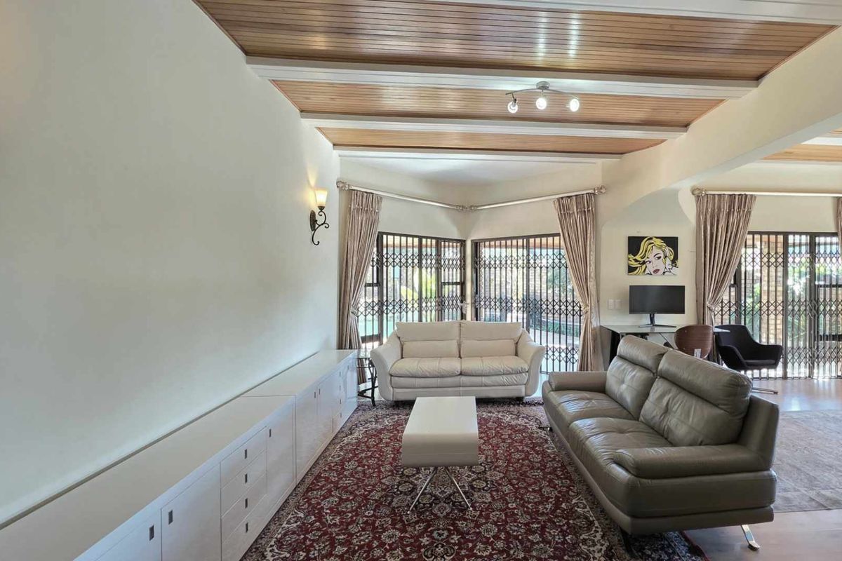 Large 3 Bedroom Sandton Townhouse with Large Garden and Sparkling Swimming Pool and  Full Separate “Cottage” - Photo 5