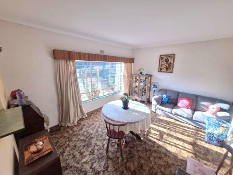 4 Bedroom House for Sale in Kibler Park - Photo 5