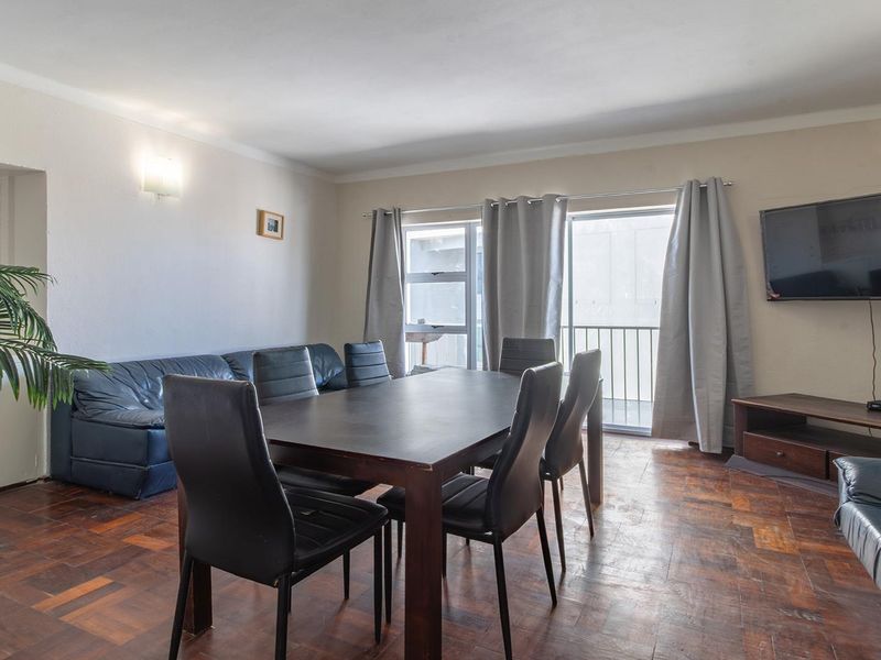 Beachside Living Meets Mountain Views – Spacious Muizenberg Gem with Garage - Photo 4