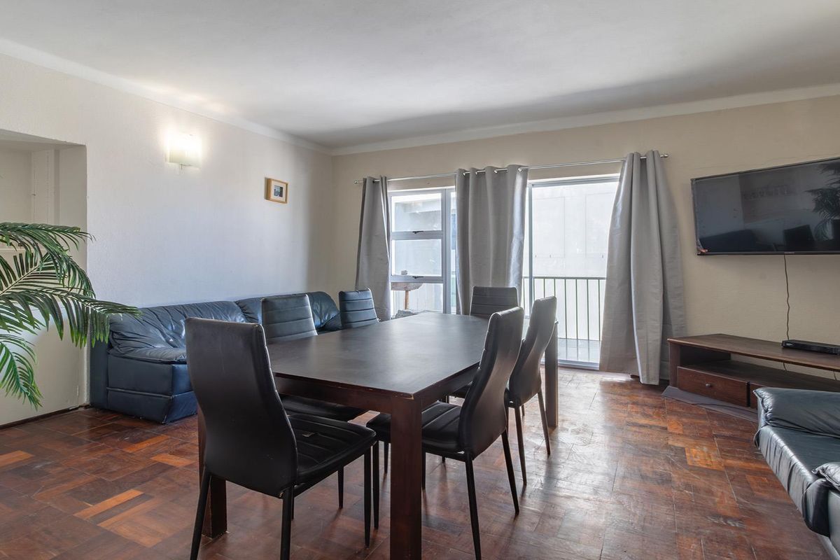 Beachside Living Meets Mountain Views – Spacious Muizenberg Gem with Garage - Photo 4