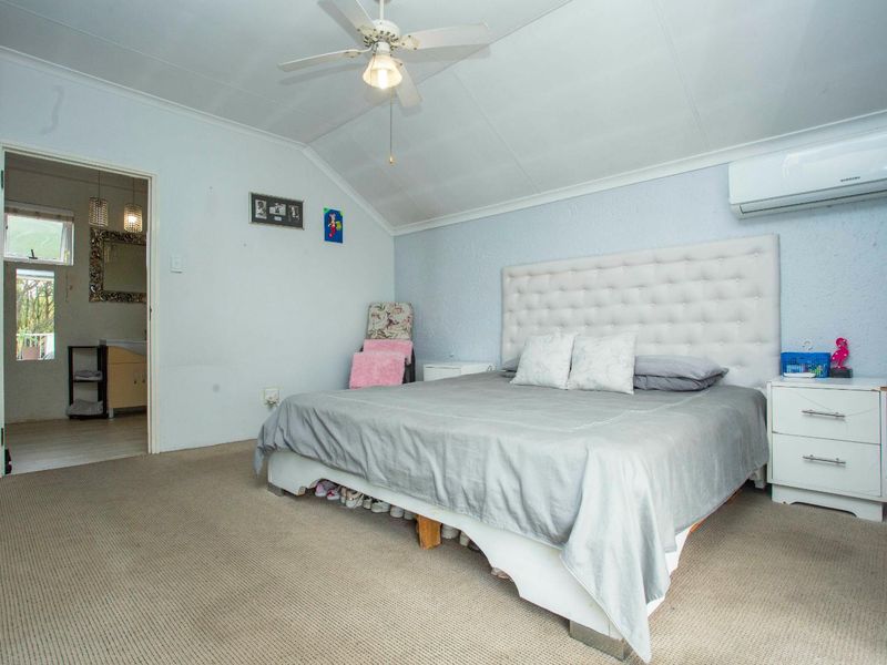 Charming Loft-Style Home With Backup Power - Photo 2