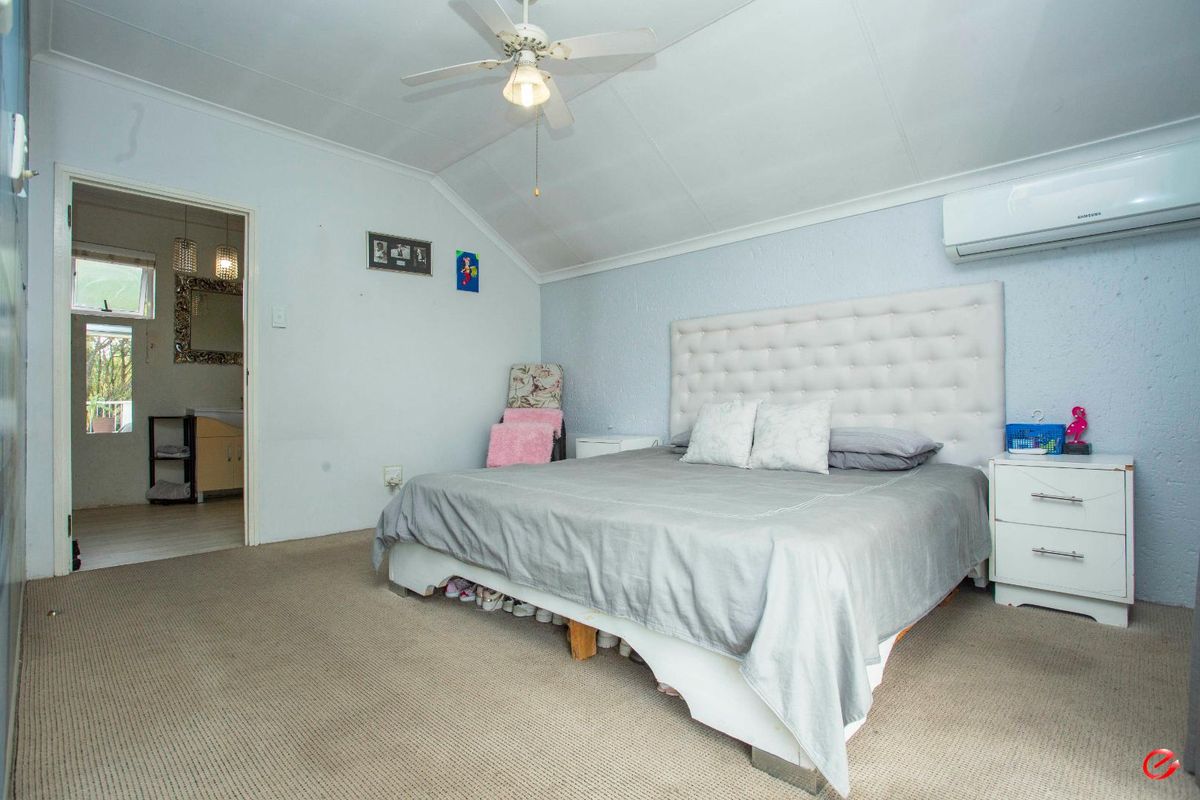 Charming Loft-Style Home With Backup Power - Photo 2