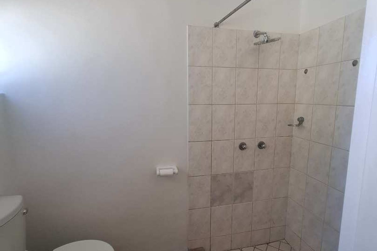 COSY TOWNHOUSE FOR FIRST TIME HOME OWNERS OR INVESTORS - Photo 5