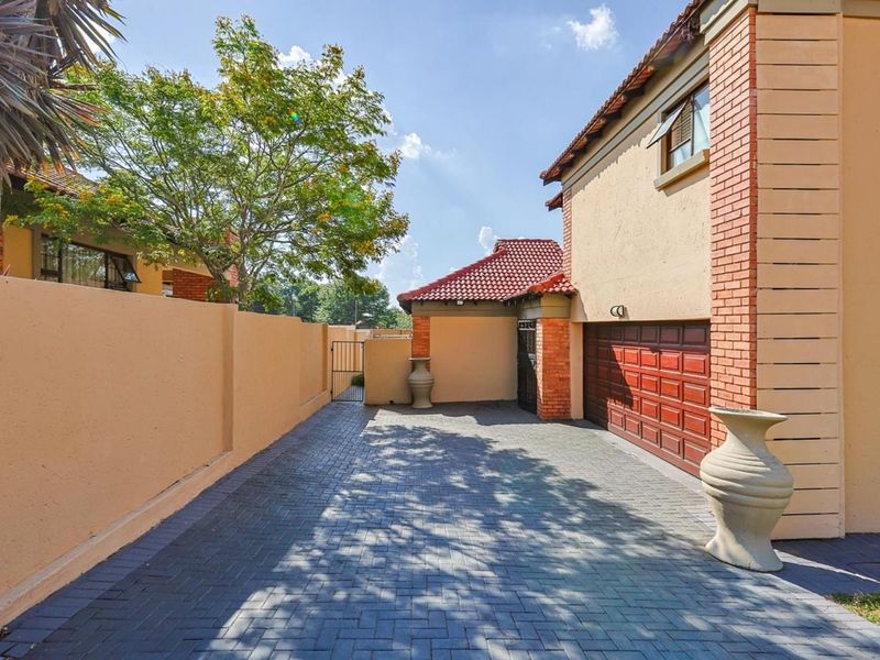 Charming three-bedroom home in Monterrey Place - Photo 2