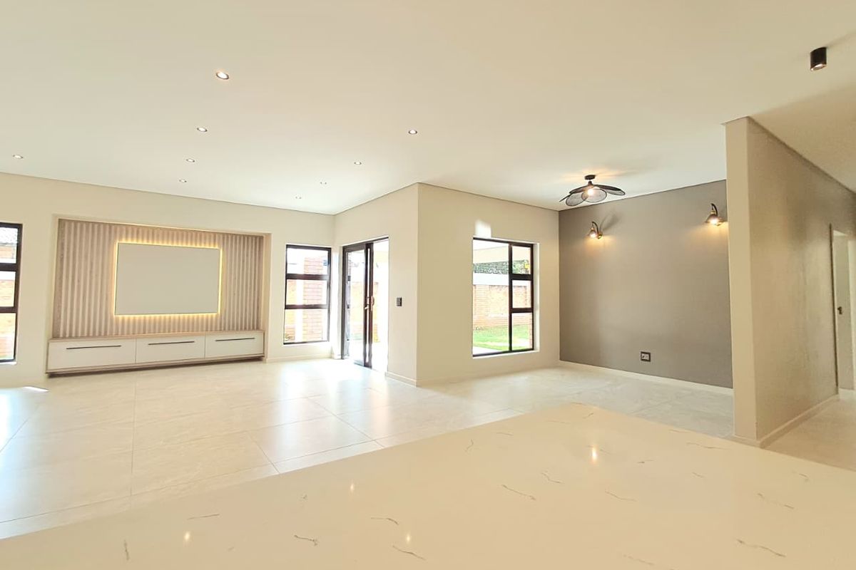 3 Bedroom Cluster in Brackenhurst - Photo 5