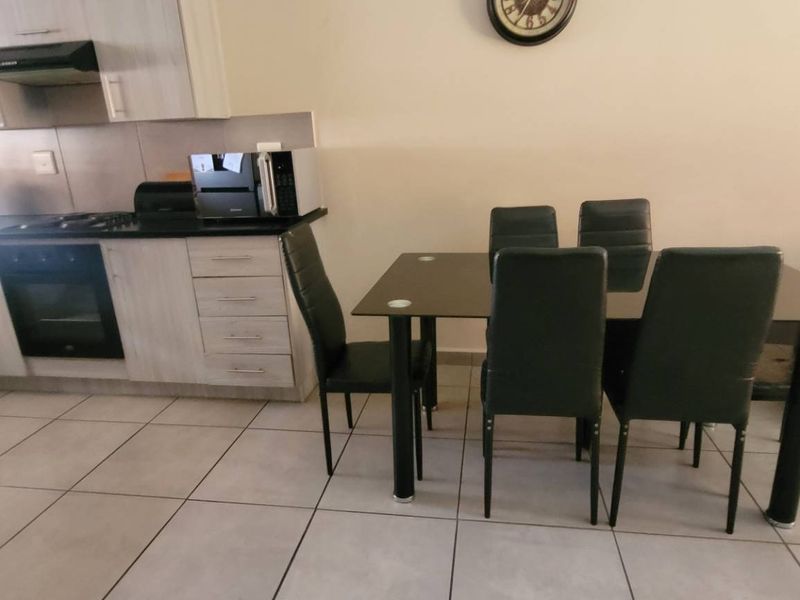 Charming Two-Bedroom Ground Floor Apartment in Desirable Florida - Photo 8