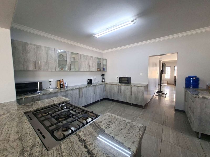 8-bedroom Home: Your Next Investment Opportunity. - Photo 2