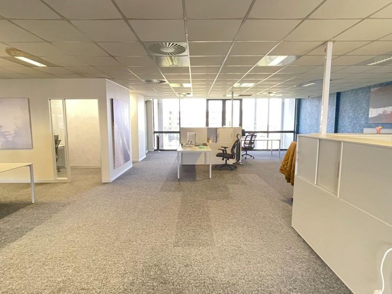 Contemporary 3rd Floor Corporate Offices | Mayfair on the Lake | Umhlanga Ridge - Photo 3