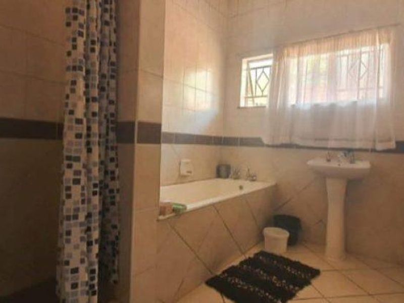 Absolute Bargain - Photo 10