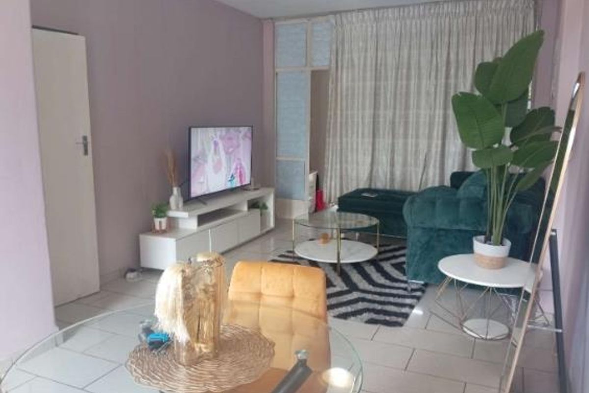 High-potential investment opportunity 1.5-Bedroom Apartment close to all amenities - Photo 3