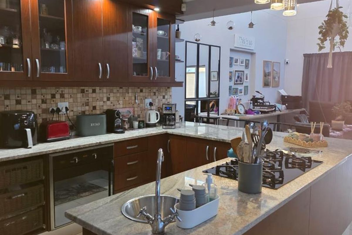 Spacious Family Home in Elisenheim - Photo 4