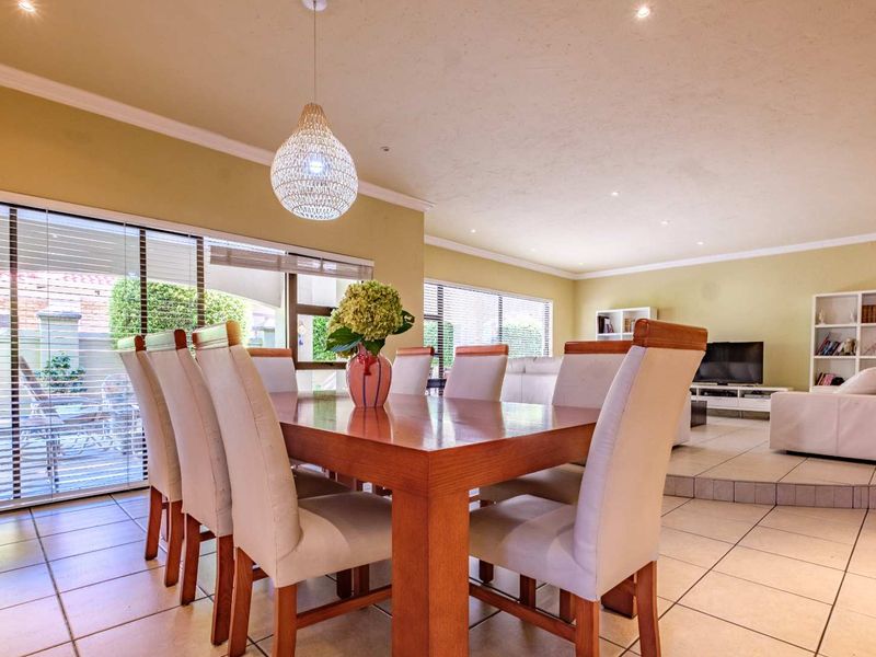 Beautiful home in Stunning Tuscan Estate. - Photo 7