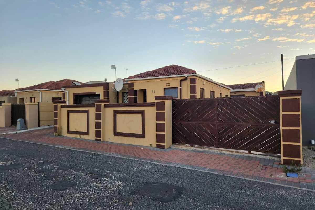 Charming Family Home with Income Potential in iLitha Park, Khayelitsha - Photo 5