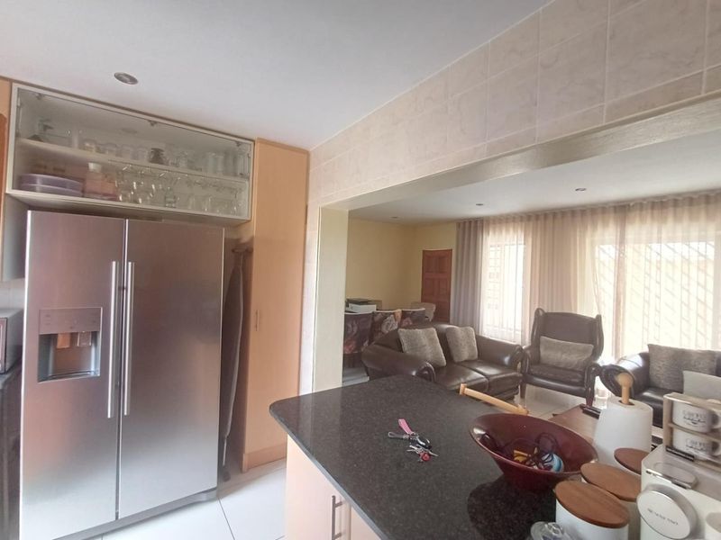 3-Bedroom Duplex in Prime Location - Photo 8