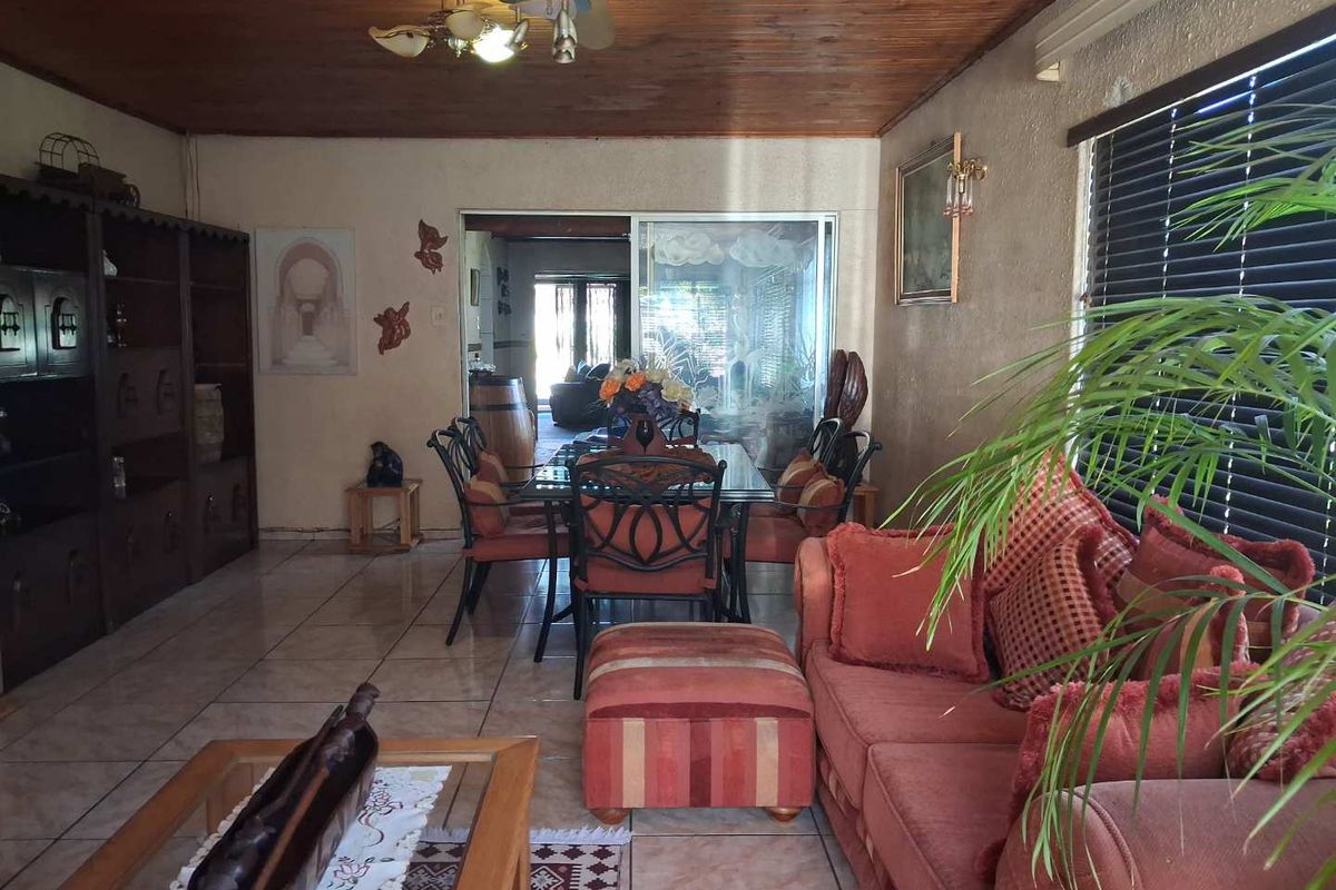 4 Bedroom House For Sale in Vanderbijlpark CE2 - Photo 5