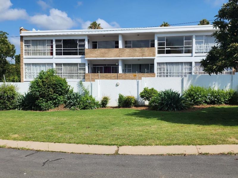 EXEPTIONAL 3 BED APARTMENT AT A REAL BARGAIN  SELLING PRICE - Photo 5