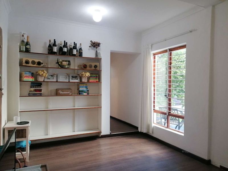 SEPARATE ENTRANCE FLATLET - Photo 3