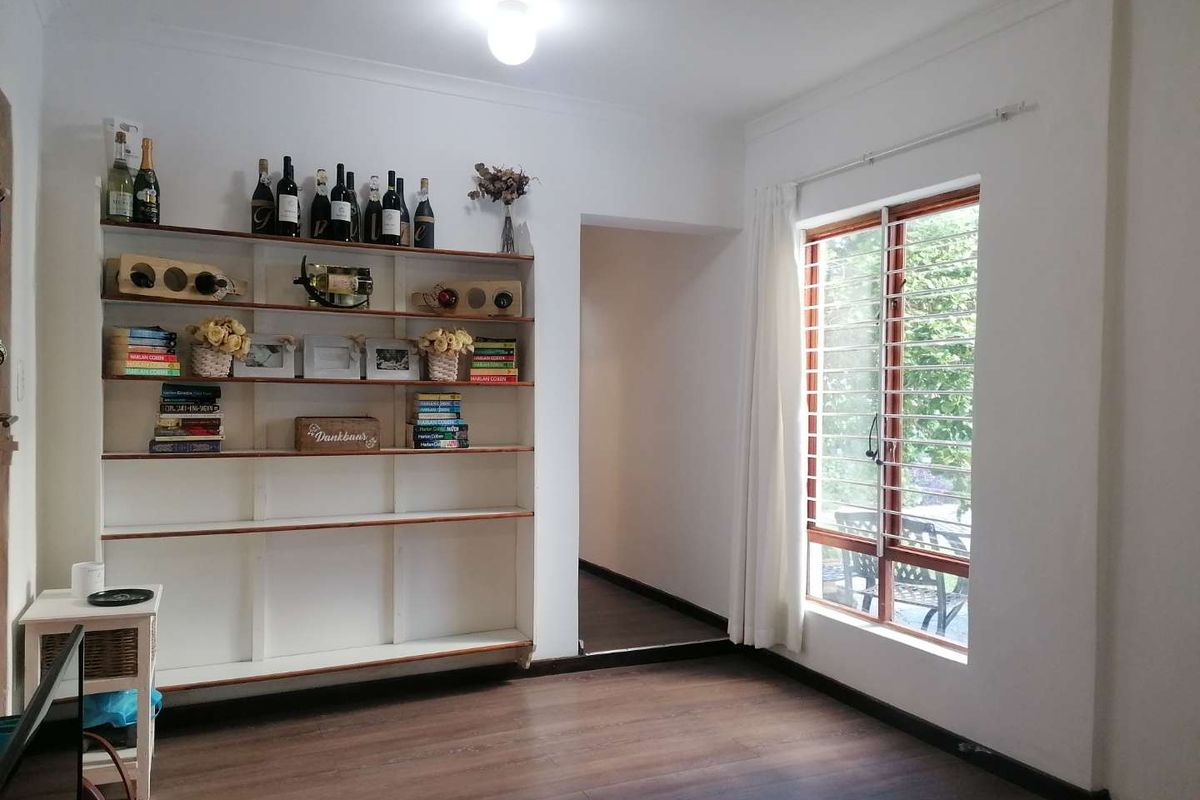 SEPARATE ENTRANCE FLATLET - Photo 3