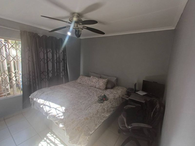 Spacious 2 bedroom 2 bathroom unit in Wilgeheuwel - Photo 7