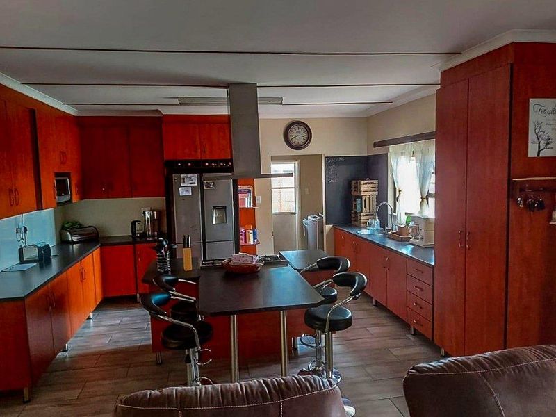 A Prime Investment and Family Home Opportunity in Upmarket Oshakati East Ext.16 - Photo 6