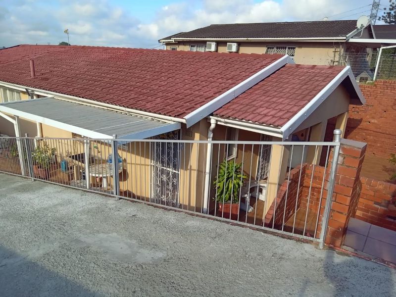 Cozy Family Home in Shallcross with Great Security and Views - Photo 1