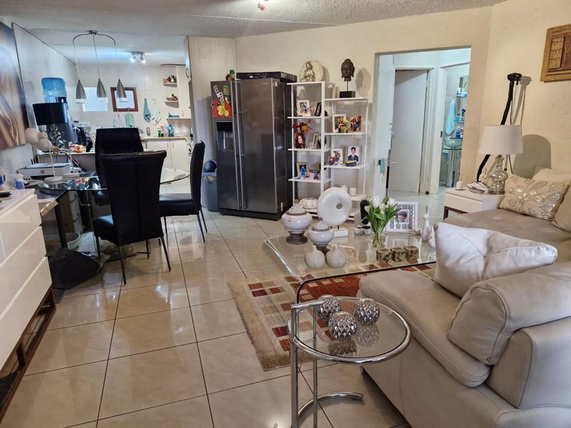 Renovated Two Bedroom Apartment - Photo 5