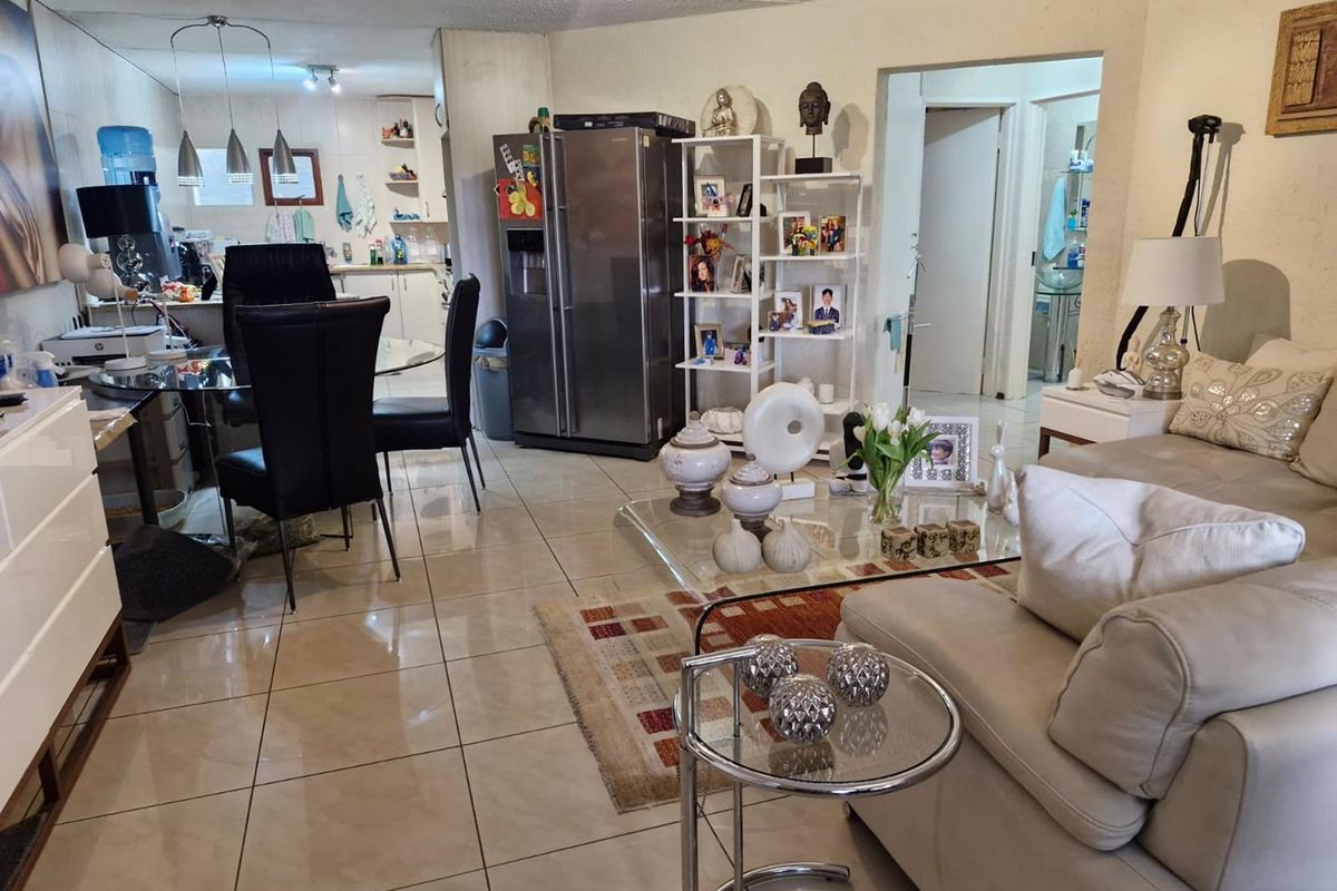 Renovated Two Bedroom Apartment - Photo 5