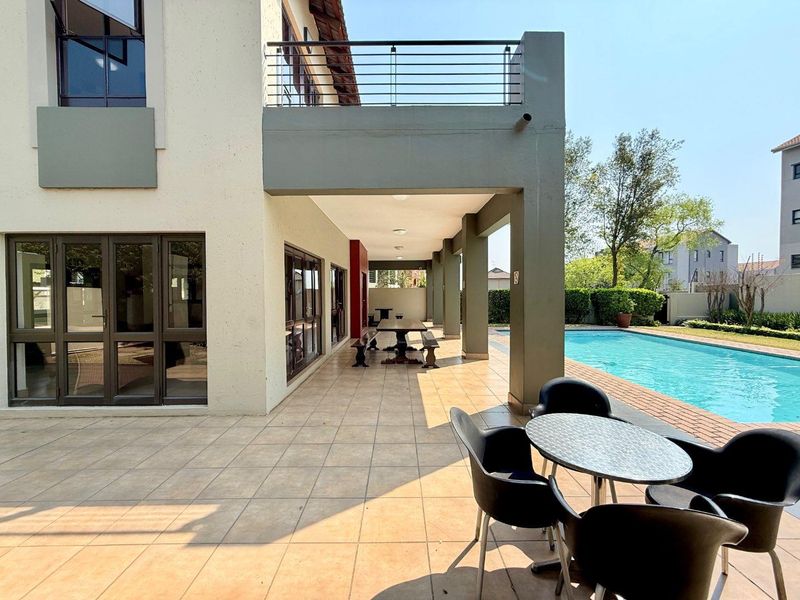 Fully Furnished And Equipped Studio In A Secure Complex Within Walking Distance Of Shops - Photo 3