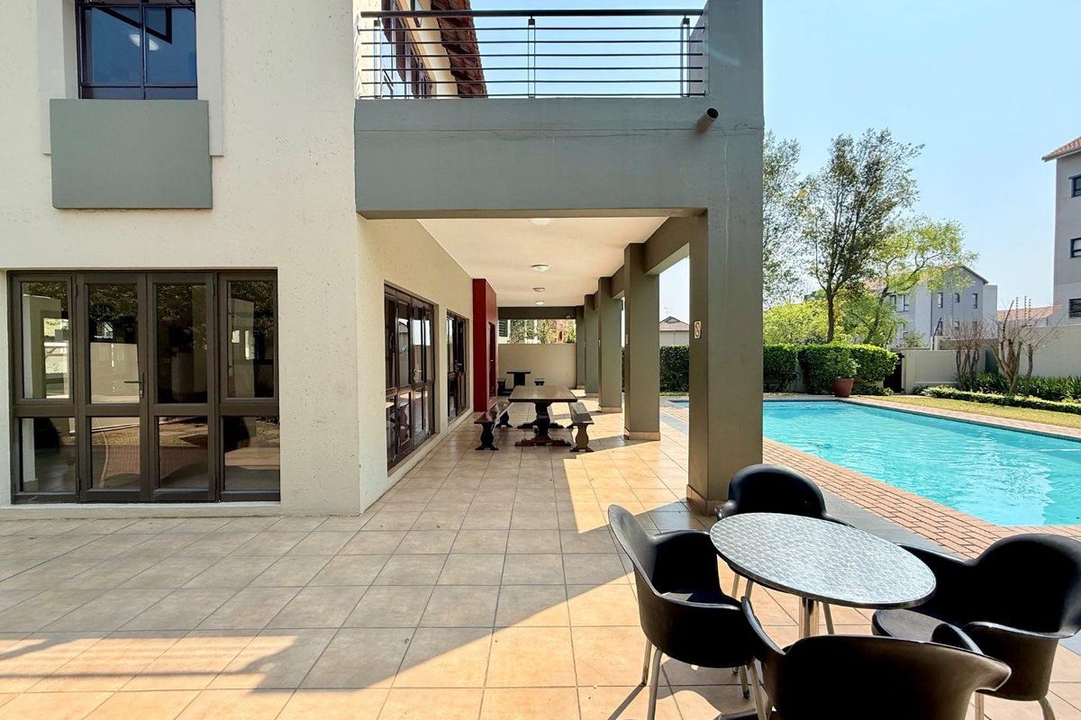 Fully Furnished And Equipped Studio In A Secure Complex Within Walking Distance Of Shops - Photo 3