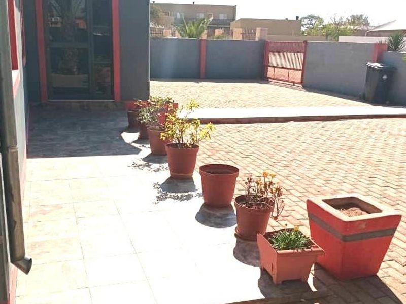 Family Home - Photo 9