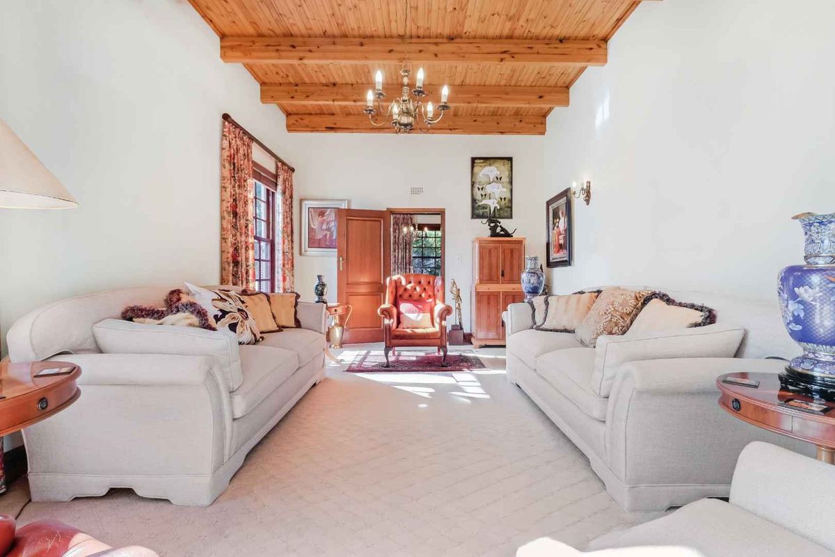 A CAPE DUTCH MASTERPIECE IN THE HEART OF ONE OF LONEHILL’S TOP BOOMED AREAS - Photo 5