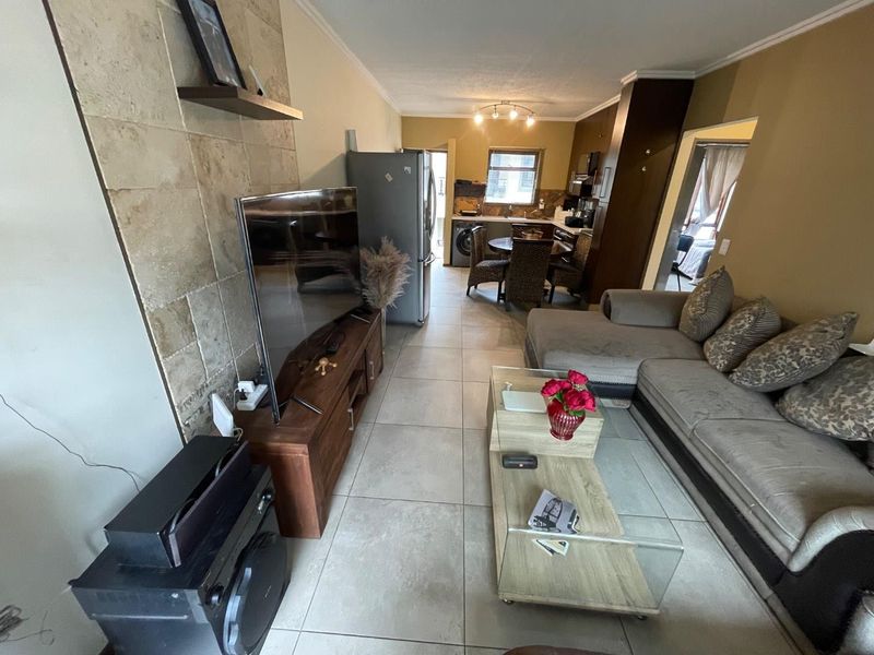 **Spacious 2-Bedroom Apartment for Sale! - Photo 6