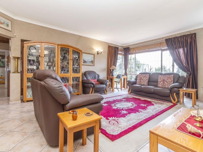 EXCEPTIONAL PROPERTY WITH INCOME POTENTIAL – IDEAL FOR A GUESTHOUSE OR B&B. - Photo 2