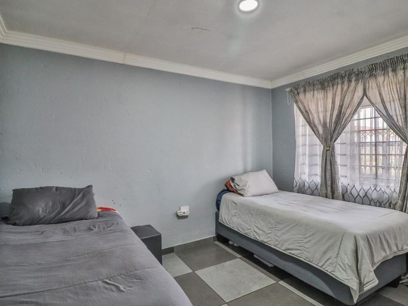 For Sale: Stunning 3-Bedroom Home! - Photo 7